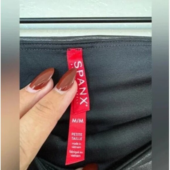 Women's Black Spanx Faux Leather Leggings Size Medium Petite MP - Picture 3 of 6